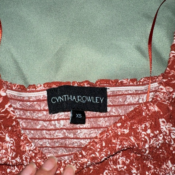 Red blouse - Picture 2 of 5